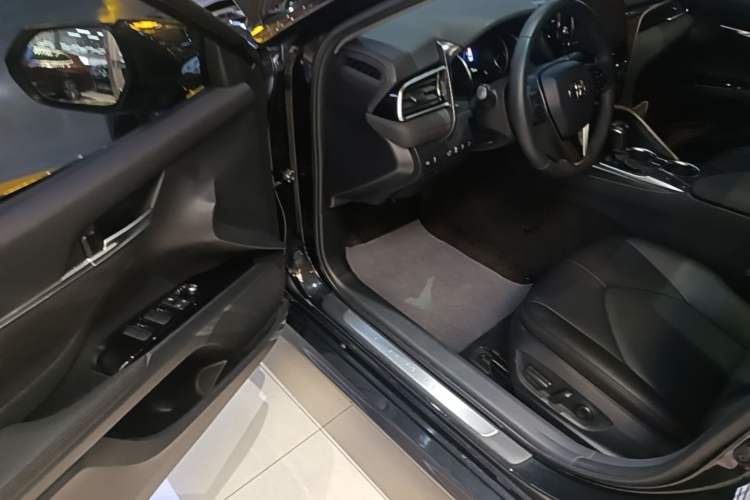 Used Toyota Camry 2021 2.0G Luxury Edition Driver Seat