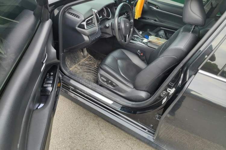 Used Toyota Camry 2021 2.0G Luxury Edition Driver Seat