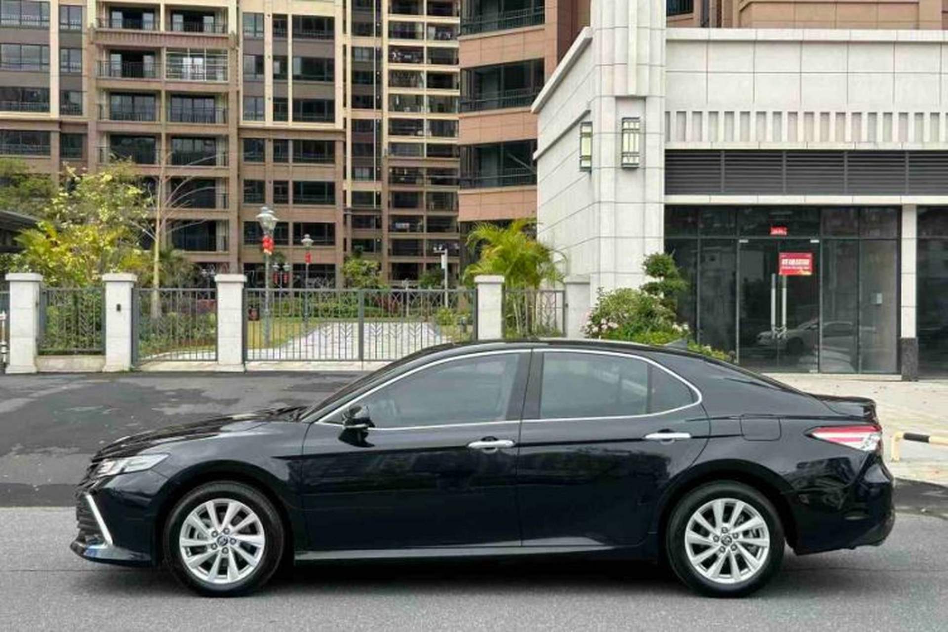 Used Toyota Camry 2021 2.0G Luxury Edition Exterior 9
