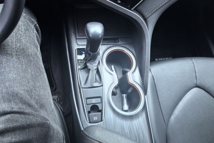 Used Toyota Camry 2021 2.0G Luxury Edition Gear Lever