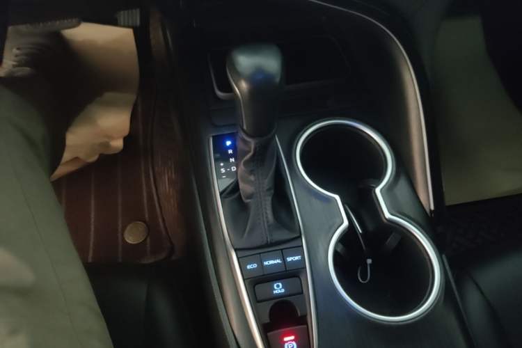 Used Toyota Camry 2021 2.5G Luxury Edition Gear Lever