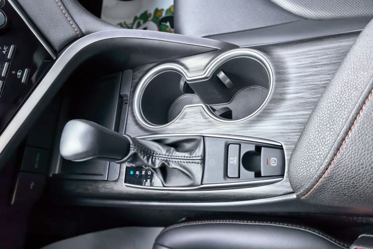 Used Toyota Camry 2021 2.0G Luxury Edition Gear Lever