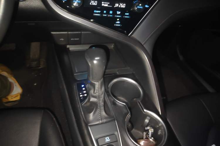 Used Toyota Camry 2021 2.0G Luxury Edition Gear Lever