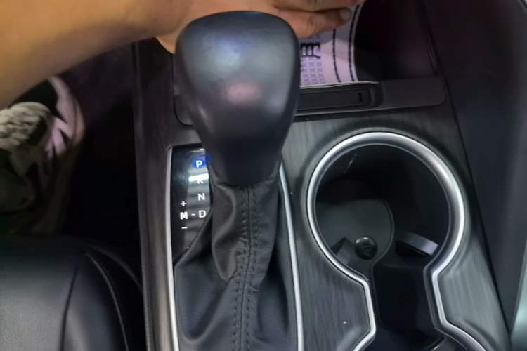 Used Toyota Camry 2021 2.0G Luxury Edition Gear Lever