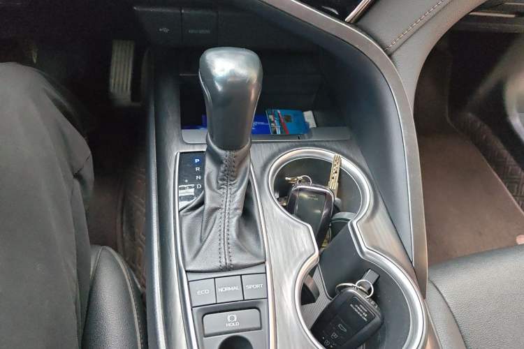 Used Toyota Camry 2021 2.5G Luxury Edition Gear Lever