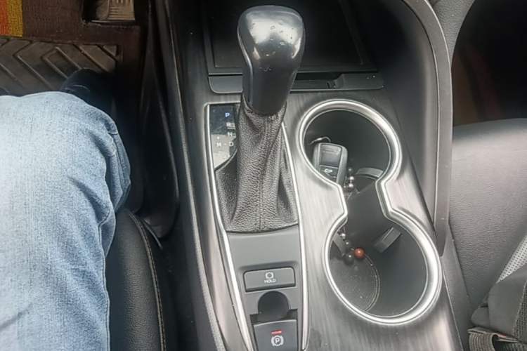 Used Toyota Camry 2021 2.0G Luxury Edition Gear Lever