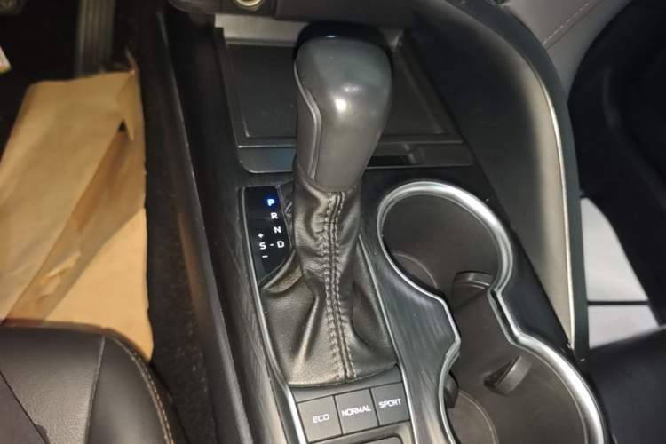 Used Toyota Camry 2021 2.5G Luxury Edition Gear Lever
