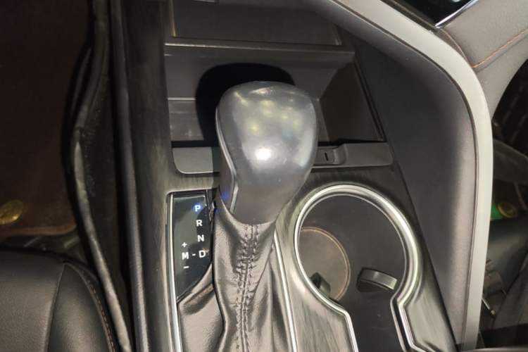 Used Toyota Camry 2021 2.0G Luxury Edition Gear Lever