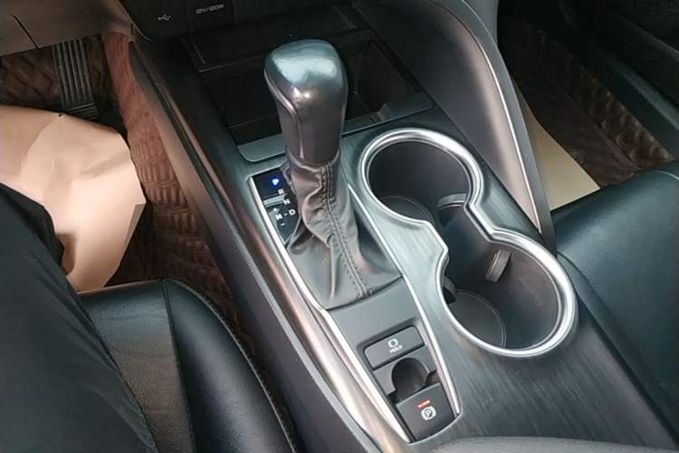 Used Toyota Camry 2021 2.0G Luxury Edition Gear Lever