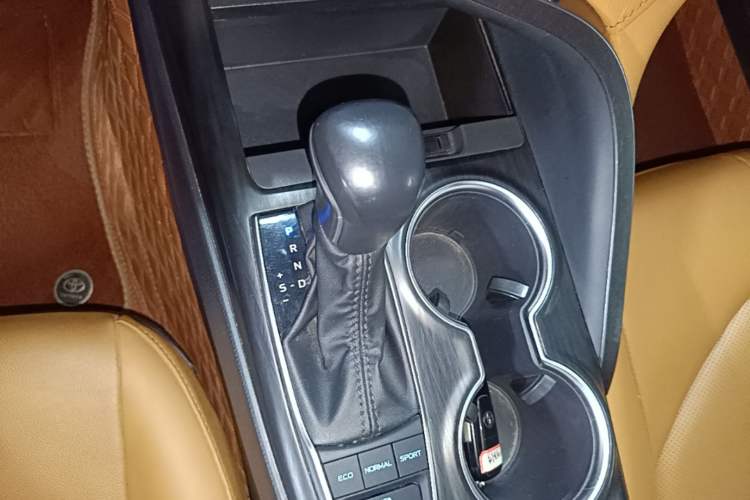 Used Toyota Camry 2021 2.5G Luxury Edition Gear Lever