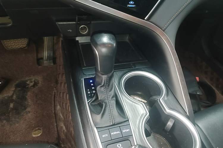 Used Toyota Camry 2021 2.5G Luxury Edition Gear Lever