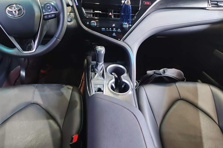Used Toyota Camry 2021 2.0G Luxury Edition Gear Lever