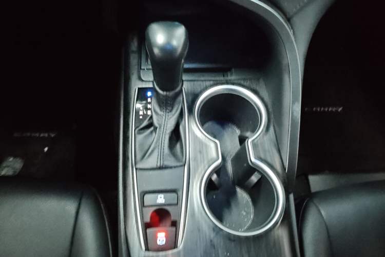 Used Toyota Camry 2021 2.0G Luxury Edition Gear Lever