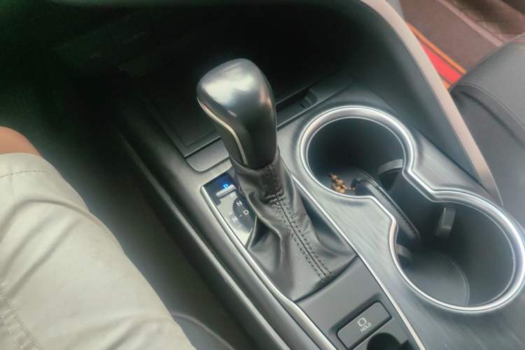 Used Toyota Camry 2021 2.0G Luxury Edition Gear Lever