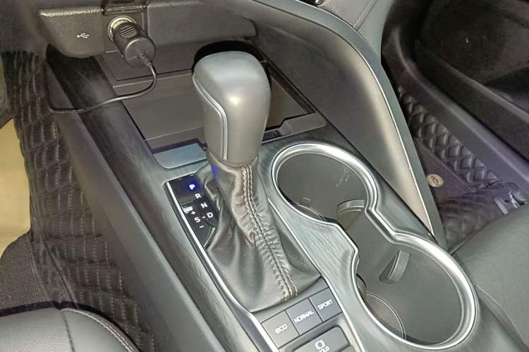 Used Toyota Camry 2021 2.5G Luxury Edition Gear Lever