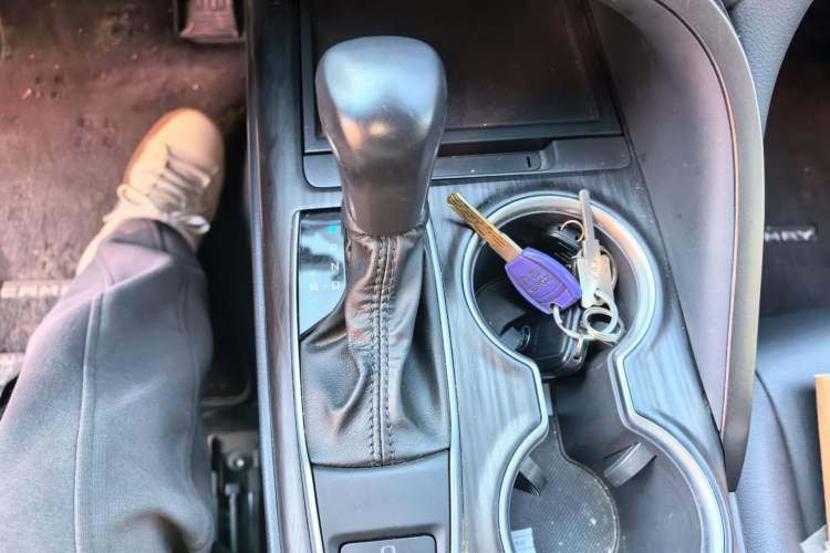 Used Toyota Camry 2021 2.0G Luxury Edition Gear Lever