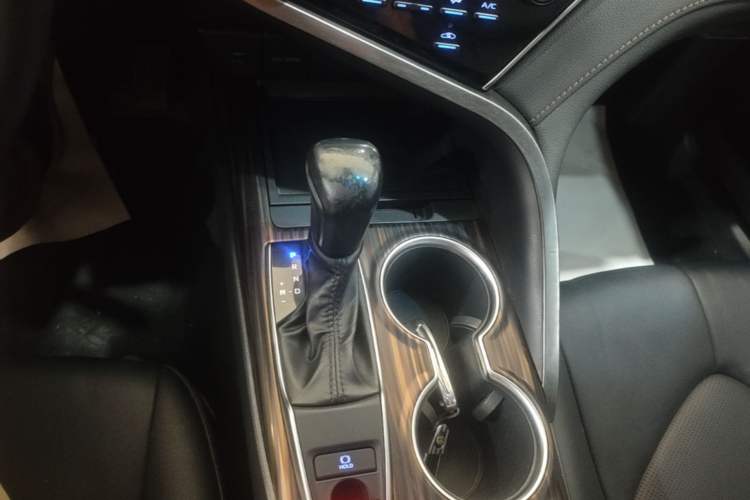 Used Toyota Camry 2021 2.0G Luxury Edition Gear Lever