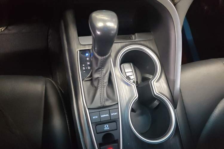 Used Toyota Camry 2021 2.5G Luxury Edition Gear Lever