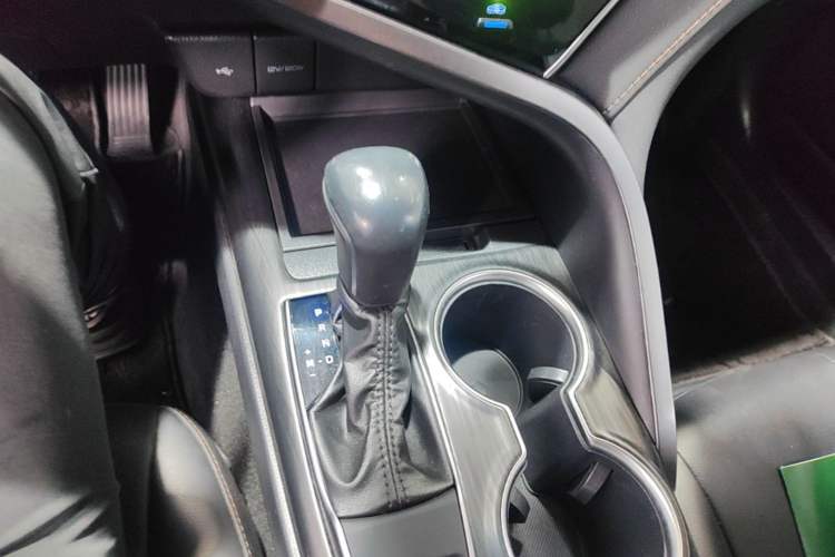 Used Toyota Camry 2021 2.0G Luxury Edition Gear Lever