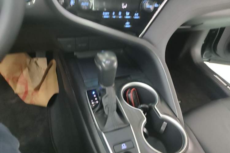 Used Toyota Camry 2021 2.0G Luxury Edition Gear Lever