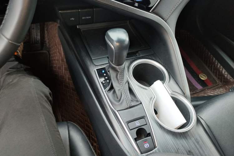 Used Toyota Camry 2021 2.0G Luxury Edition Gear Lever