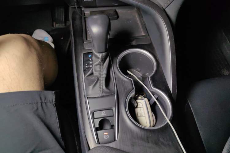 Used Toyota Camry 2021 2.0G Luxury Edition Gear Lever