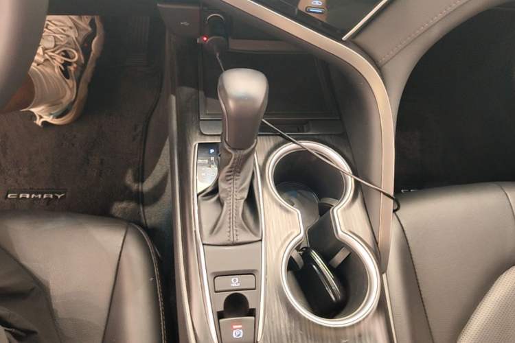 Used Toyota Camry 2021 2.0G Luxury Edition Gear Lever