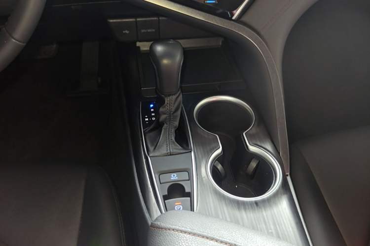 Used Toyota Camry 2021 2.0G Luxury Edition Gear Lever