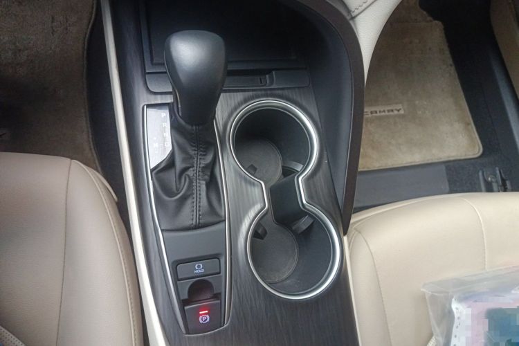 Used Toyota Camry 2021 2.0G Luxury Edition Gear Lever