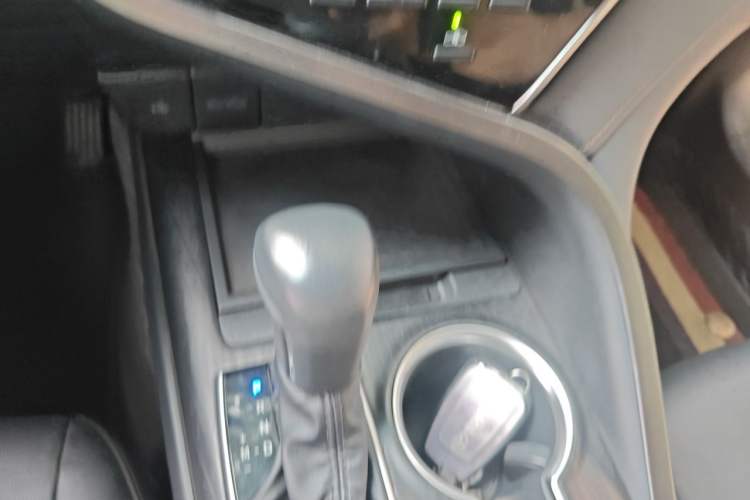 Used Toyota Camry 2021 2.0G Luxury Edition Gear Lever