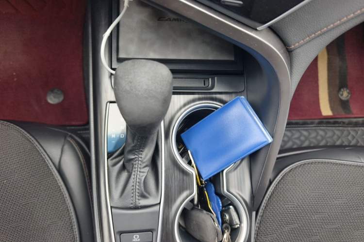 Used Toyota Camry 2021 2.0G Luxury Edition Gear Lever