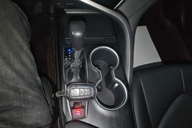 Used Toyota Camry 2021 2.0G Luxury Edition Gear Lever