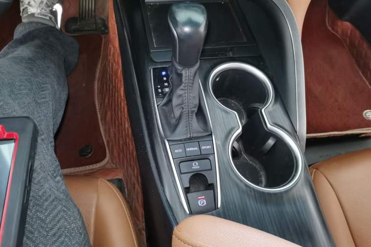 Used Toyota Camry 2021 2.5G Luxury Edition Gear Lever