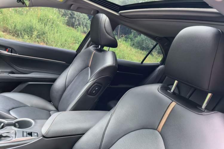 Used Toyota Camry 2021 2.0G Luxury Edition Headliner
