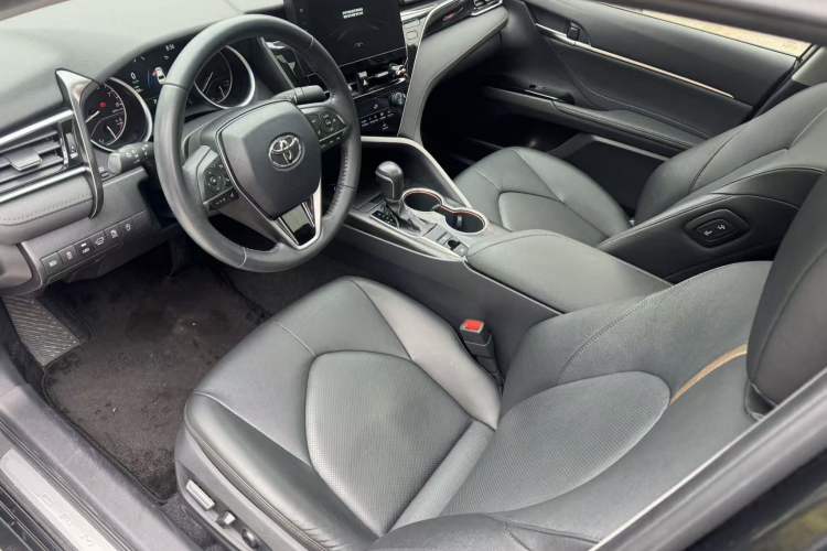 Used Toyota Camry 2021 2.0G Luxury Edition Interior 1