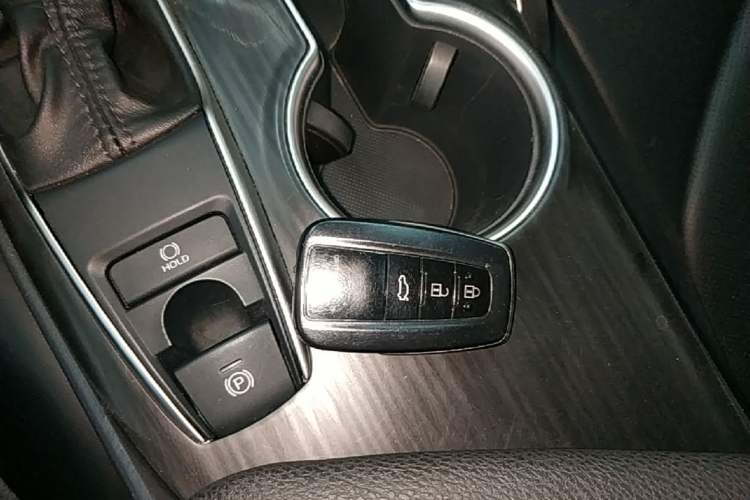 Used Toyota Camry 2021 2.0G Luxury Edition Interior 1