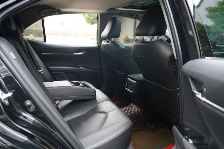 Used Toyota Camry 2021 2.0G Luxury Edition Interior 12