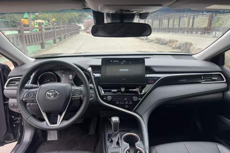 Used Toyota Camry 2021 2.0G Luxury Edition Interior 2