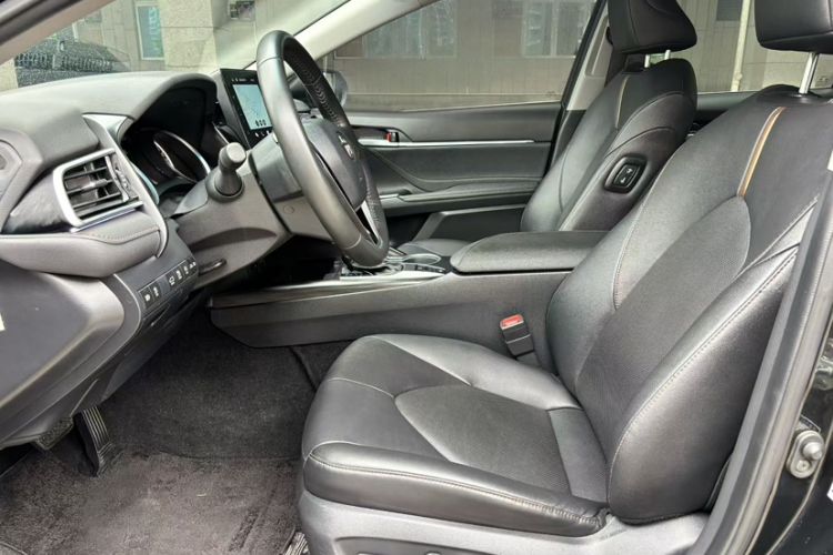 Used Toyota Camry 2021 2.0G Luxury Edition Interior 2