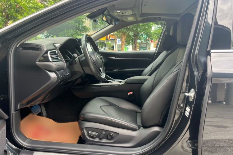 Used Toyota Camry 2021 2.0G Luxury Edition Interior 2