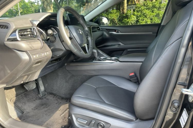 Used Toyota Camry 2021 2.0G Luxury Edition Interior 2