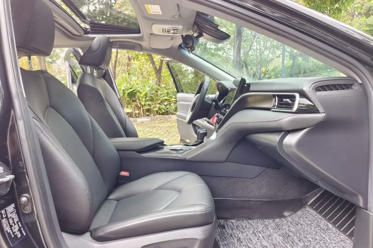 Used Toyota Camry 2021 2.0G Luxury Edition Interior 2