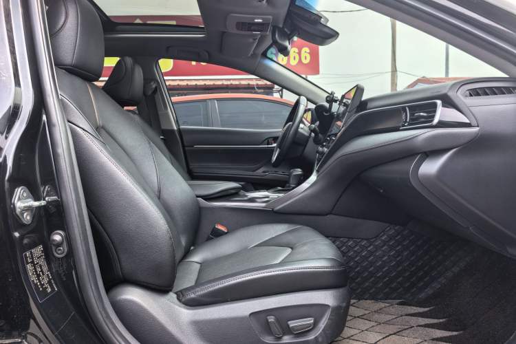 Used Toyota Camry 2021 Dual-Motor 2.5HG Luxury Edition Interior 2