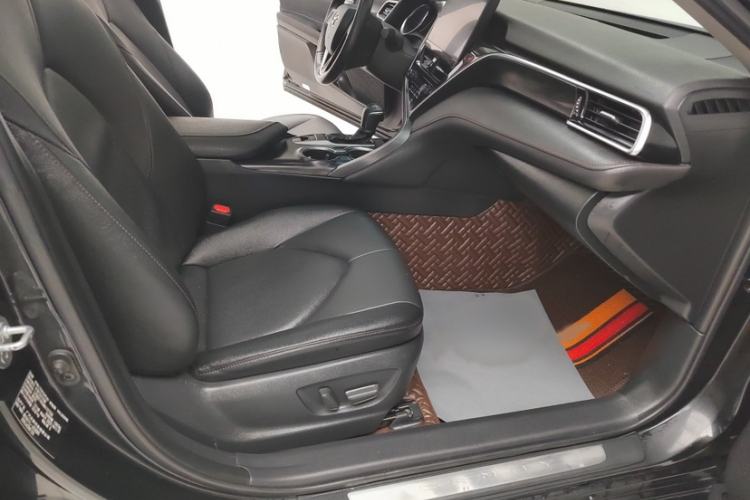 Used Toyota Camry 2021 2.0G Luxury Edition Interior 3