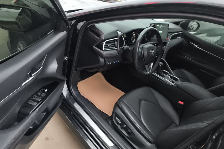 Used Toyota Camry 2021 2.0G Luxury Edition Interior 3
