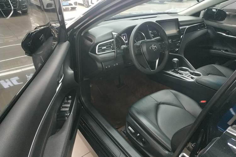 Used Toyota Camry 2021 Dual-Motor 2.5 HGVP Leading Edition Interior 3