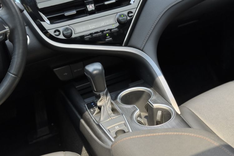Used Toyota Camry 2021 2.0G Luxury Edition Interior 3