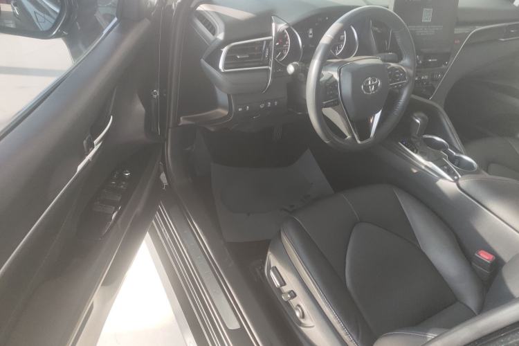 Used Toyota Camry 2021 2.0G Luxury Edition Interior 3
