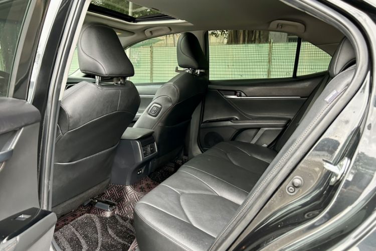 Used Toyota Camry 2021 2.0G Luxury Edition Interior 3