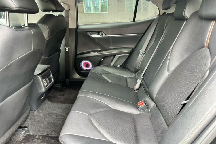 Used Toyota Camry 2021 2.0G Luxury Edition Interior 3